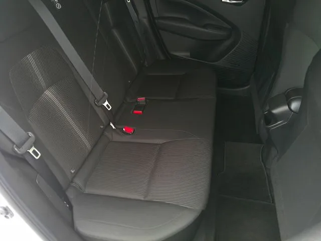 ニッサン　ノート　４ＷＤ