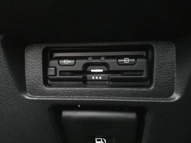 ニッサン　ノート　４ＷＤ