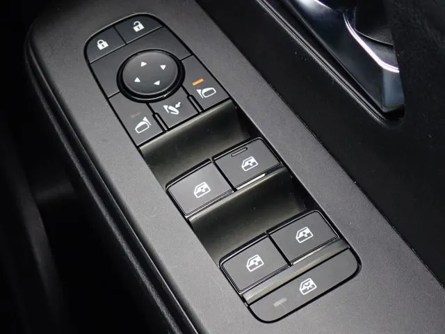 セレナ（ニッサン）の車両写真