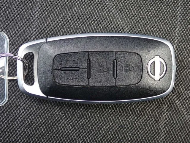 セレナ（ニッサン）の車両写真