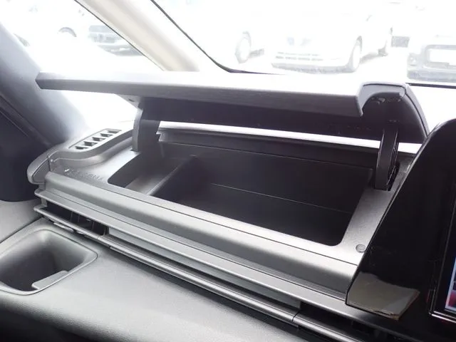 セレナ（ニッサン）の車両写真