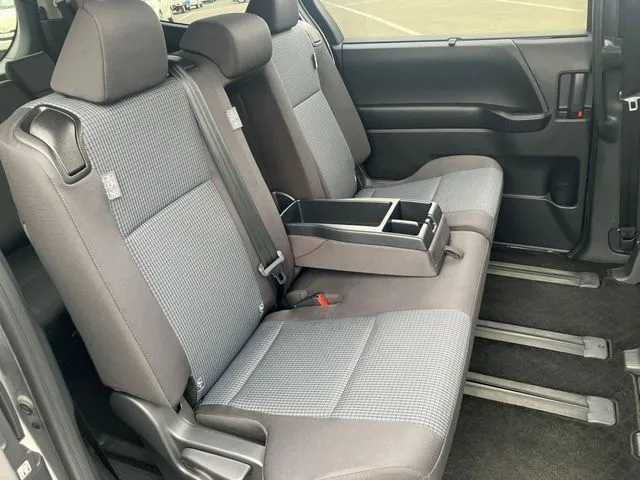 ノア 4WD(トヨタ)の車両写真