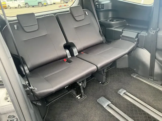 ノア 4WD(トヨタ)の車両写真