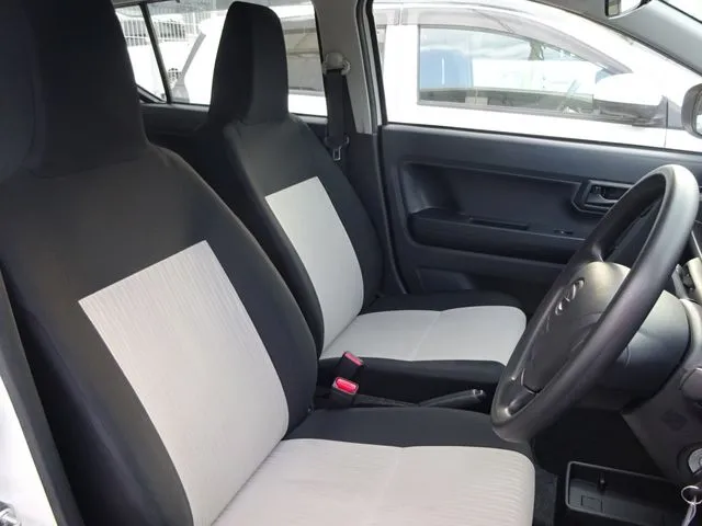 ミラ　イース　４ＷＤ（ダイハツ）の車両写真