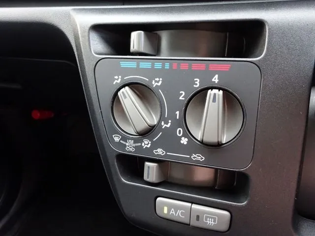 ミラ　イース　４ＷＤ（ダイハツ）の車両写真