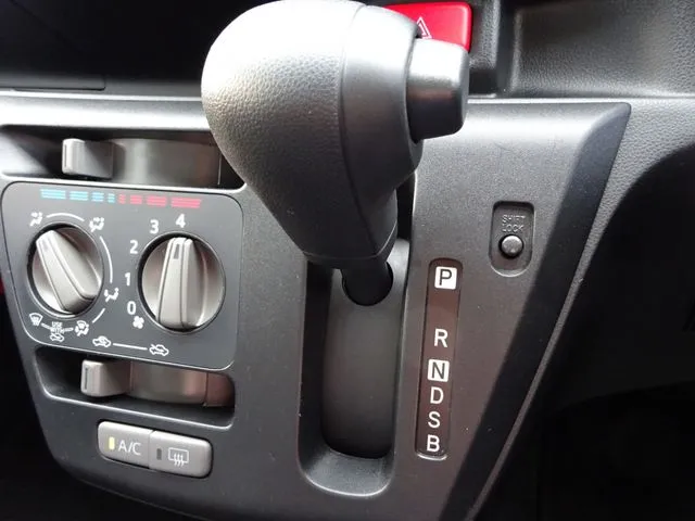 ミラ　イース　４ＷＤ（ダイハツ）の車両写真