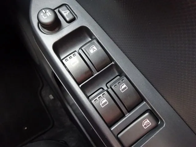 ミラ　イース　４ＷＤ（ダイハツ）の車両写真
