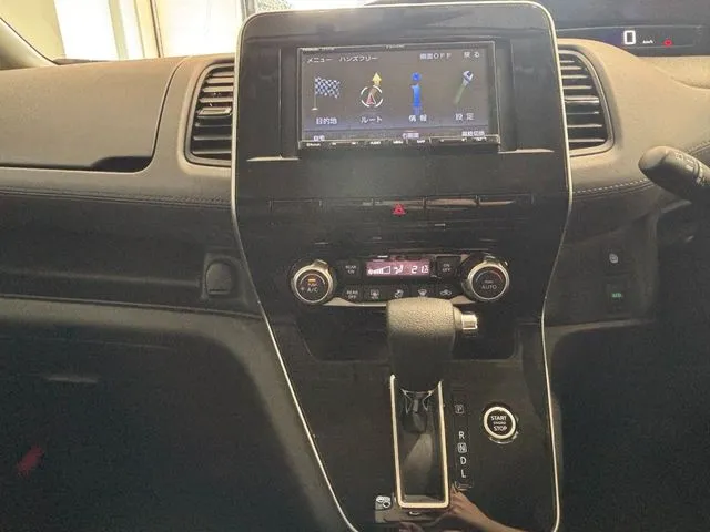 セレナ Sハイブリッド(ニッサン)の車両写真