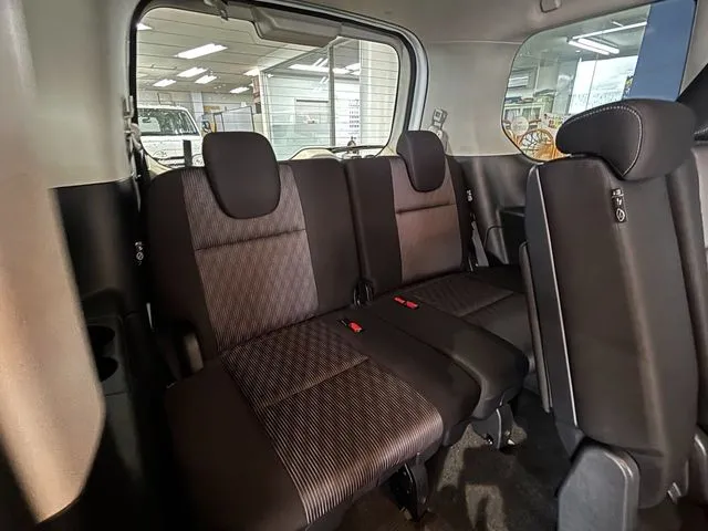 セレナ Sハイブリッド(ニッサン)の車両写真