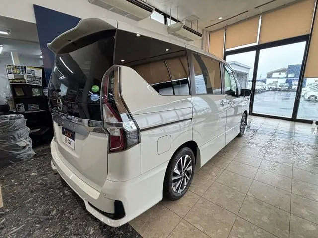 セレナ Sハイブリッド(ニッサン)の車両写真