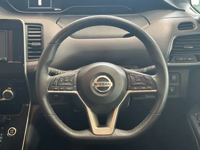 セレナ Sハイブリッド(ニッサン)の車両写真