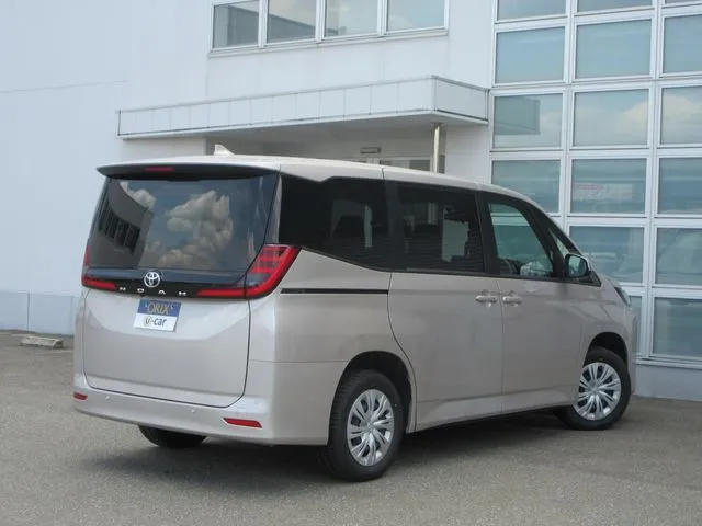 ノア　４ＷＤ（トヨタ）の車両写真
