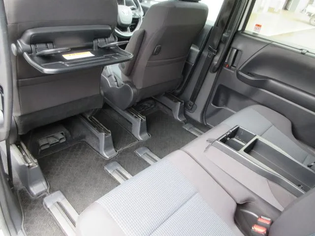 ノア 4WD(トヨタ)の車両写真