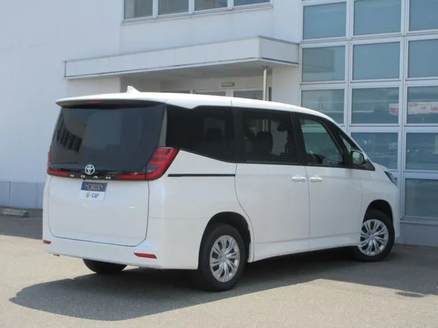 ノア 4WD(トヨタ)の車両写真