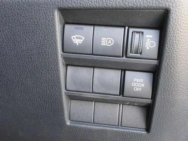 ノア 4WD(トヨタ)の車両写真
