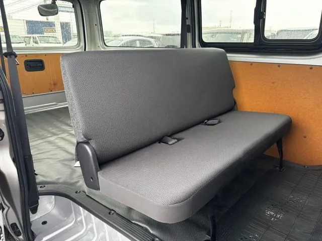 ハイエースバン　１．２５ｔ　２ＷＤ（トヨタ）の車両写真