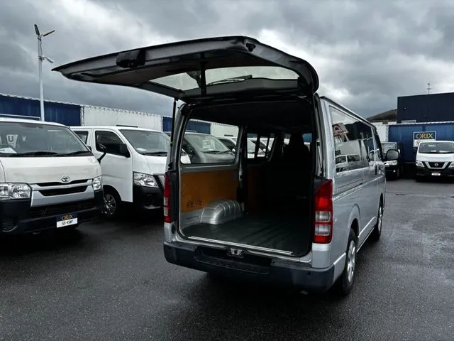 ハイエースバン　１．２５ｔ　２ＷＤ（トヨタ）の車両写真