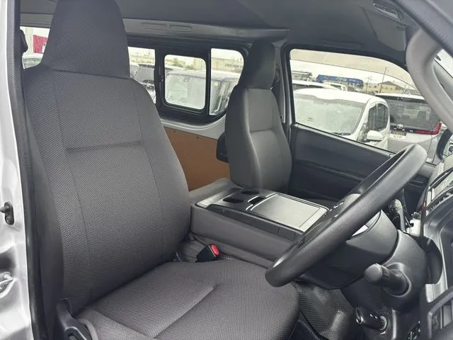 ハイエースバン　１．２５ｔ　２ＷＤ（トヨタ）の車両写真