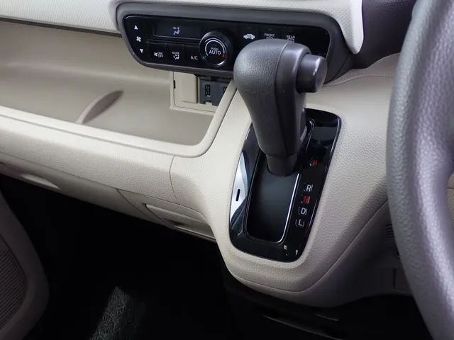 N BOX(ホンダ)の車両写真