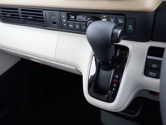 ホンダ　Ｎ　ＢＯＸ　４ＷＤ