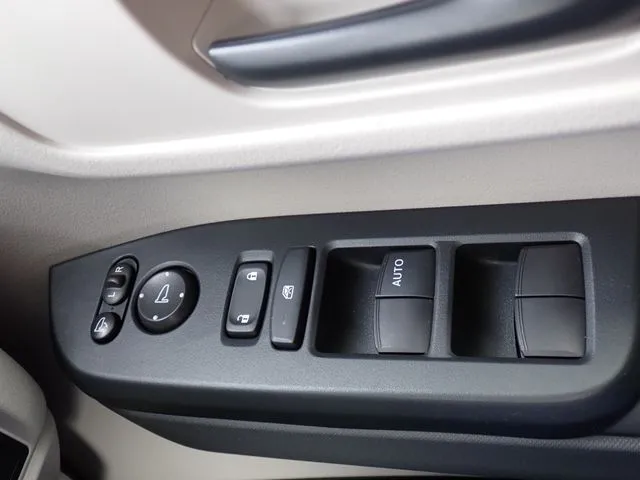 ホンダ　Ｎ　ＢＯＸ　４ＷＤ