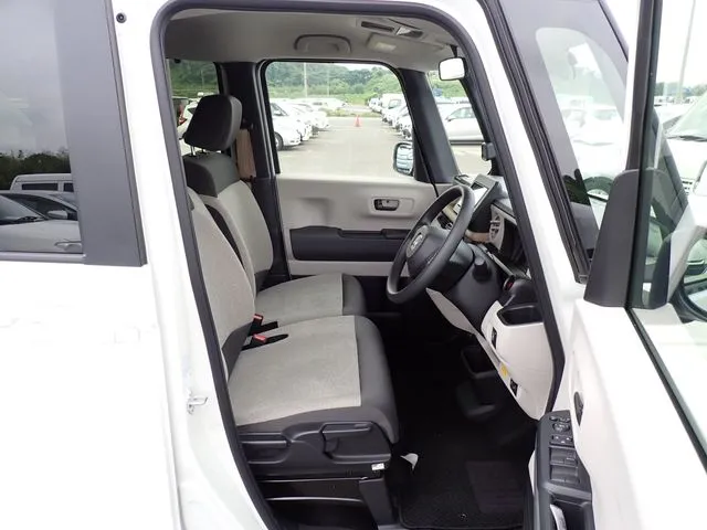 ホンダ　Ｎ　ＢＯＸ　４ＷＤ