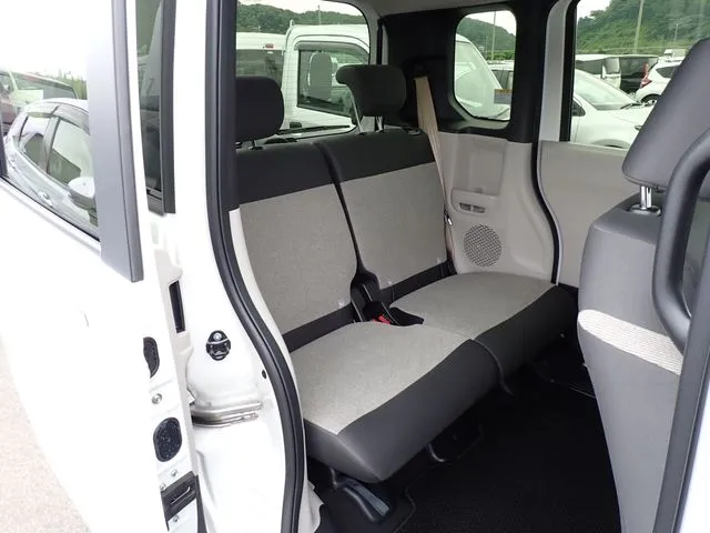 ホンダ　Ｎ　ＢＯＸ　４ＷＤ