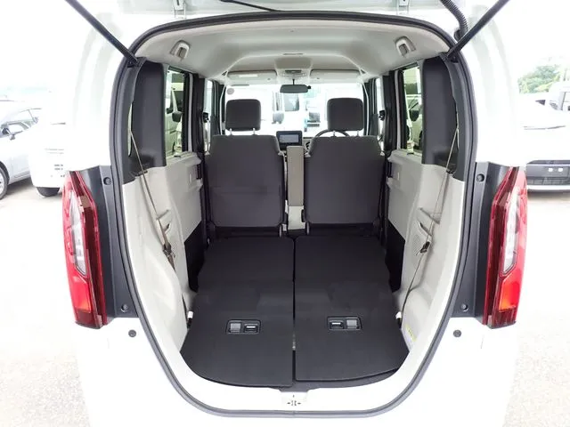 ホンダ　Ｎ　ＢＯＸ　４ＷＤ
