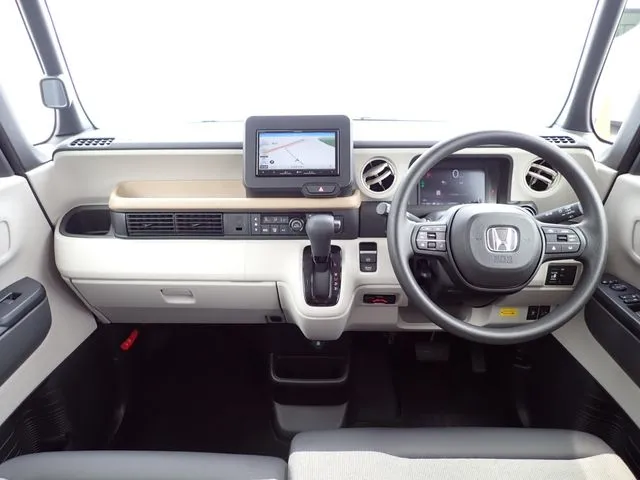 ホンダ　Ｎ　ＢＯＸ　４ＷＤ