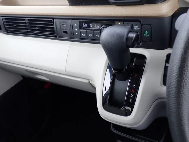 ホンダ　Ｎ　ＢＯＸ　４ＷＤ