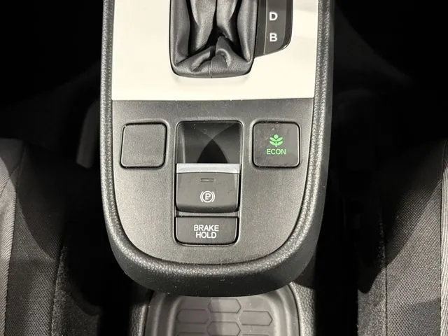 ホンダ　フィット　ｅ：ＨＥＶ　４ＷＤ
