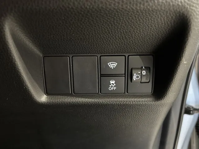 ホンダ　フィット　ｅ：ＨＥＶ　４ＷＤ
