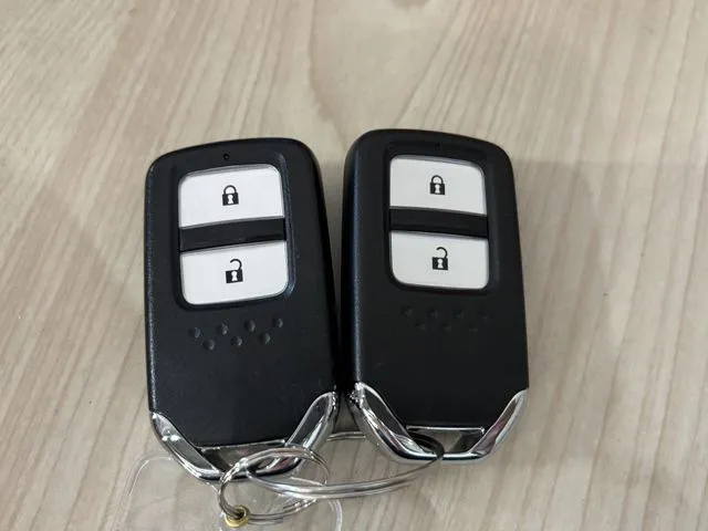 ホンダ　フィット　ｅ：ＨＥＶ　４ＷＤ