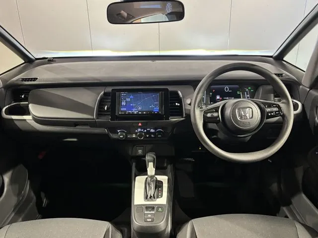 ホンダ　フィット　ｅ：ＨＥＶ　４ＷＤ