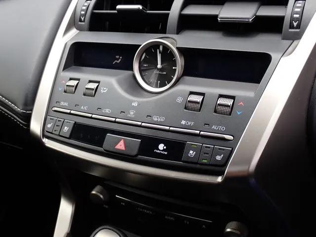 レクサス NX300(トヨタ)の車両写真