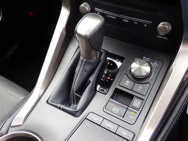 レクサス NX300(トヨタ)の車両写真