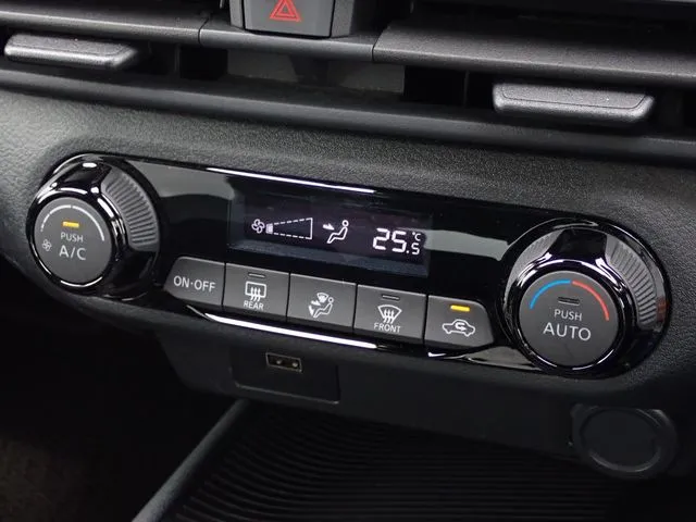 ノート(ニッサン)の車両写真