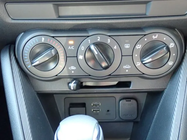 MAZDA2(マツダ)の車両写真