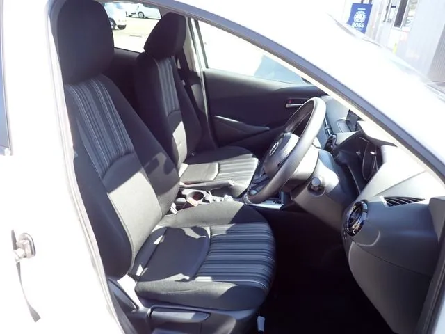 MAZDA2(マツダ)の車両写真