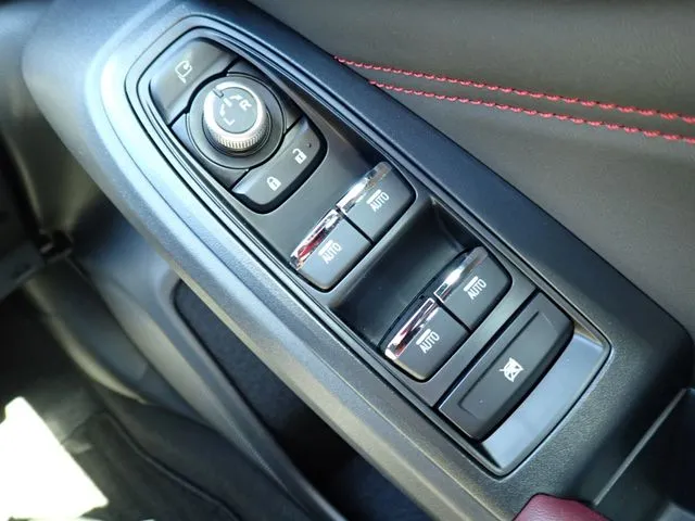 レヴォーグ(スバル)の車両写真