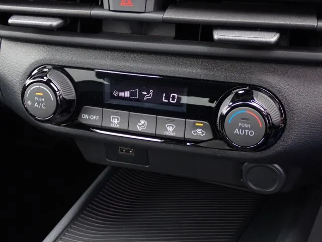 ノート(ニッサン)の車両写真