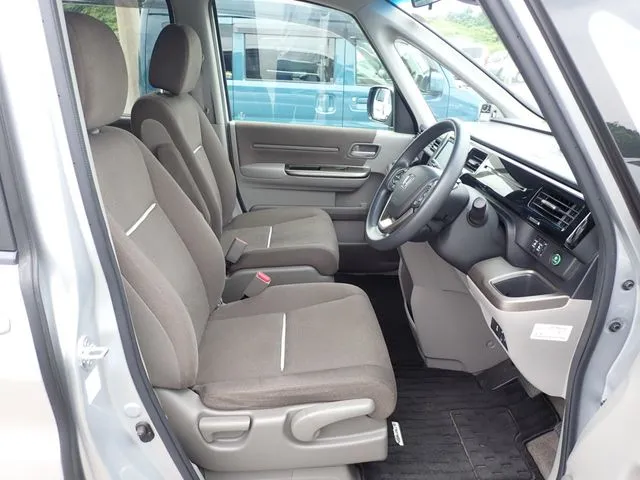 ステップワゴン(ホンダ)の車両写真