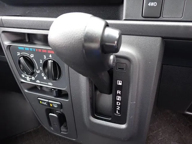 ハイゼットカーゴ 4WD(ダイハツ)の車両写真