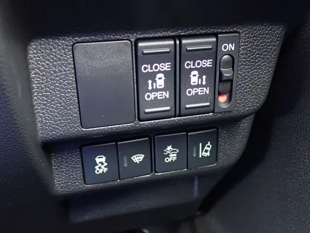 フリードプラス(ホンダ)の車両写真