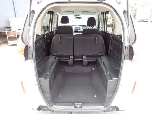 フリードプラス(ホンダ)の車両写真