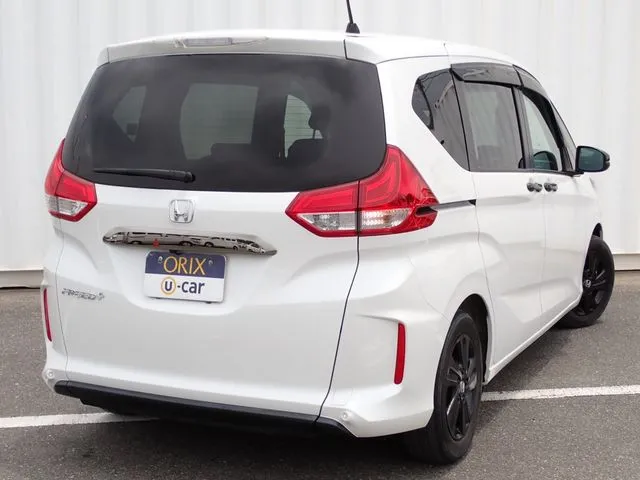 フリードプラス(ホンダ)の車両写真