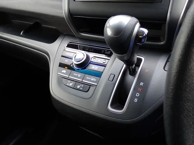フリードプラス(ホンダ)の車両写真