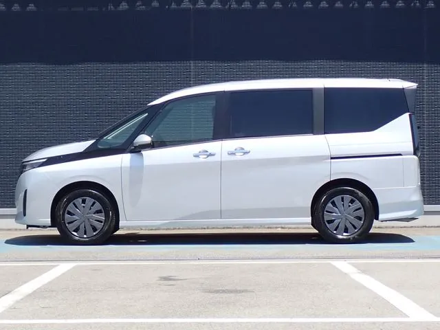 セレナ(ニッサン)の車両写真