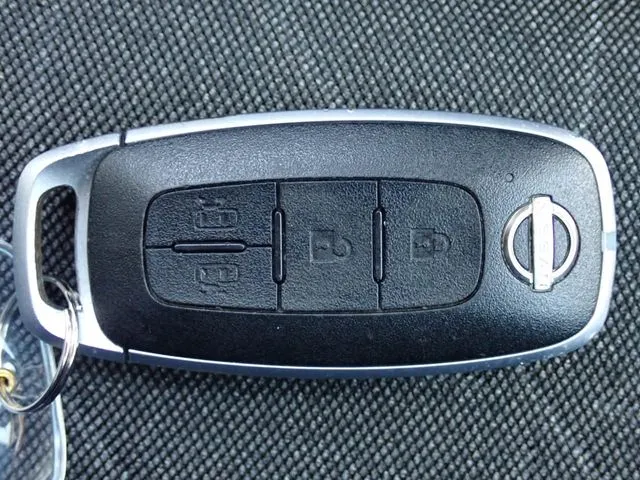 セレナ(ニッサン)の車両写真