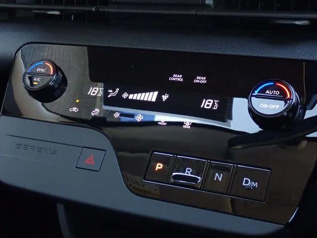 セレナ(ニッサン)の車両写真